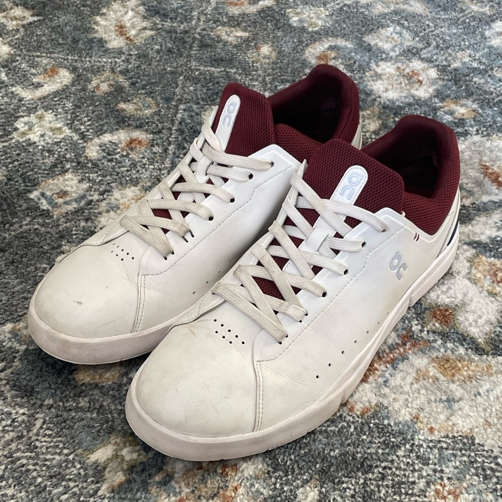 Men’s On “The Roger Advantage” in white with maroon combo